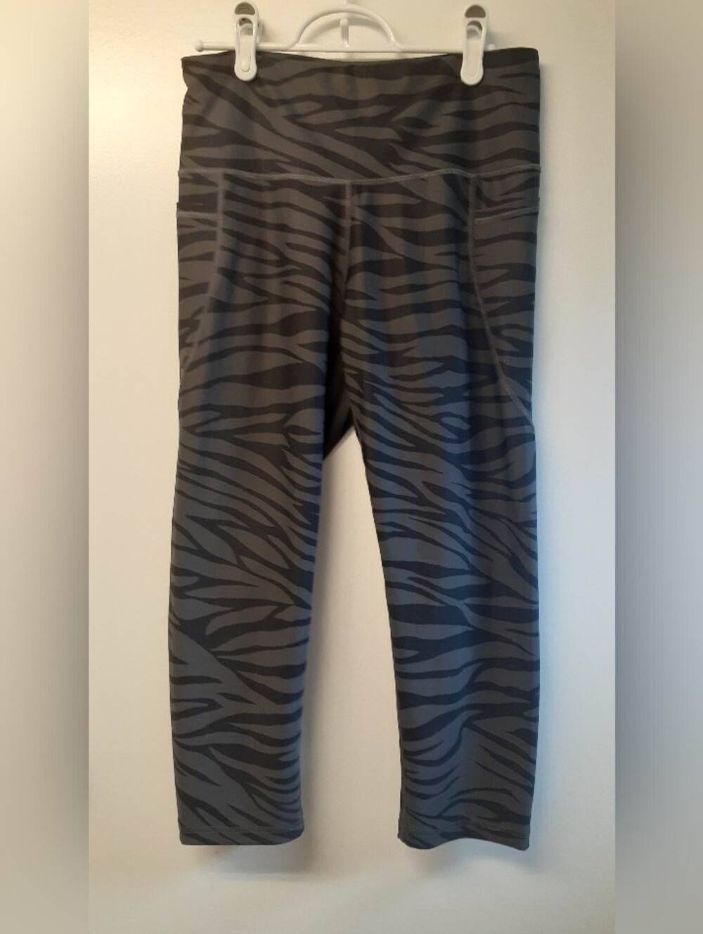 Gray and Black Old Navy Zebra Print Leggings - size large
